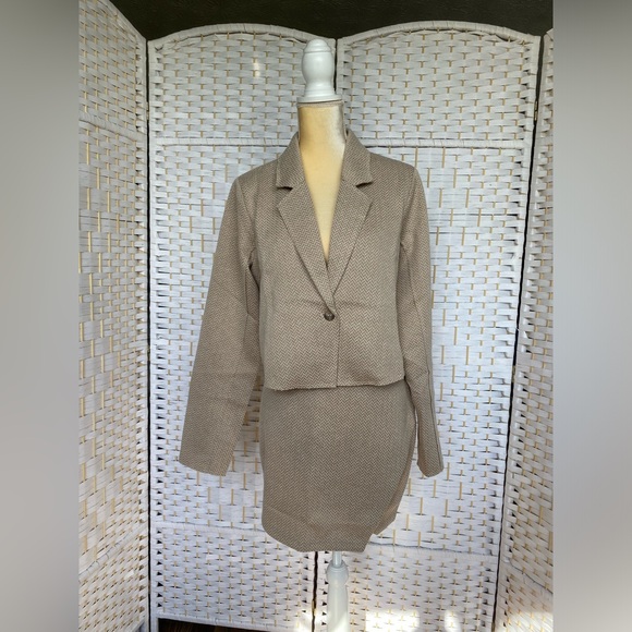 NWT Hem & Thread Chevron Jacquard Texture Crop Blazer flattering 1 button closer - Picture 5 of 12